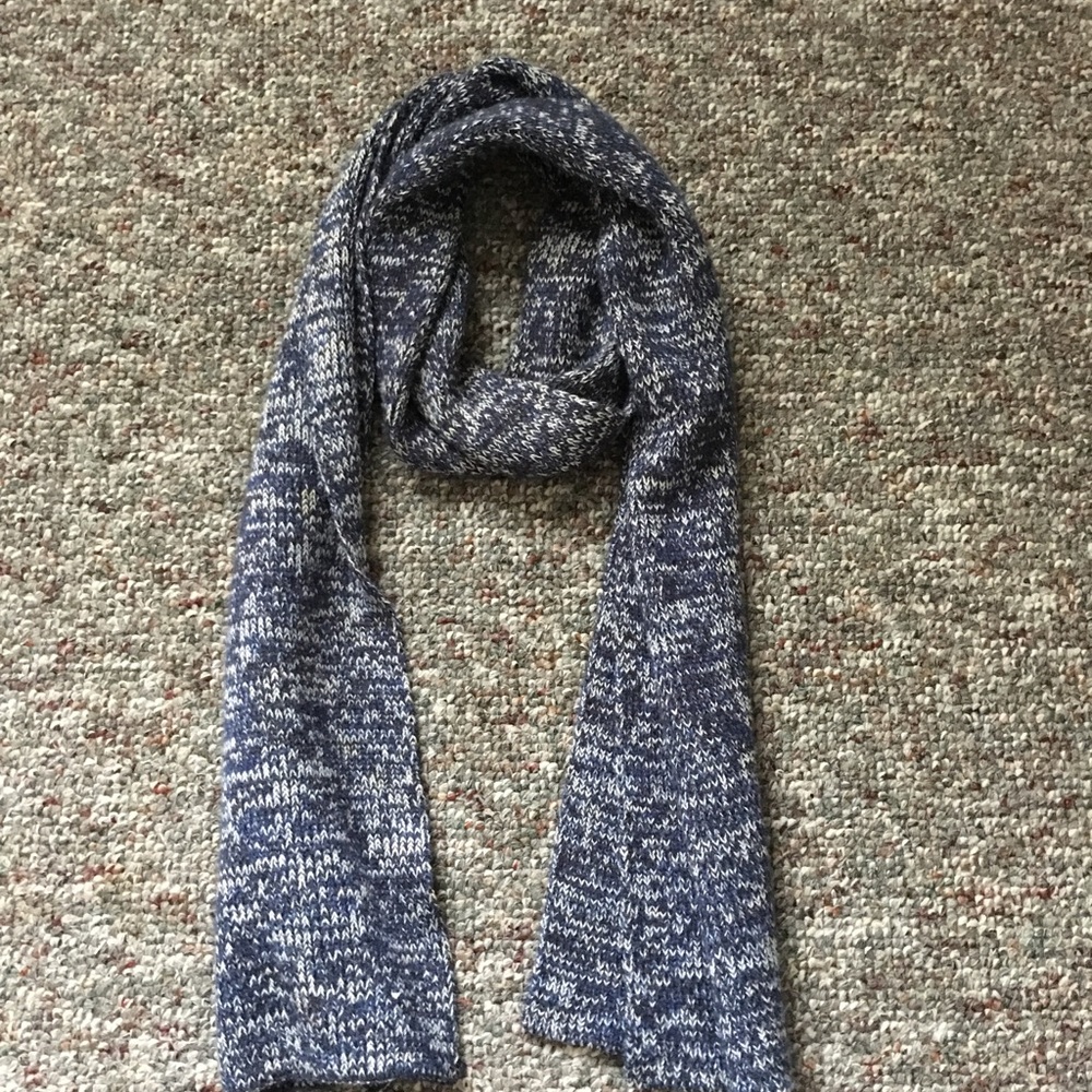 Flecked blue scarf